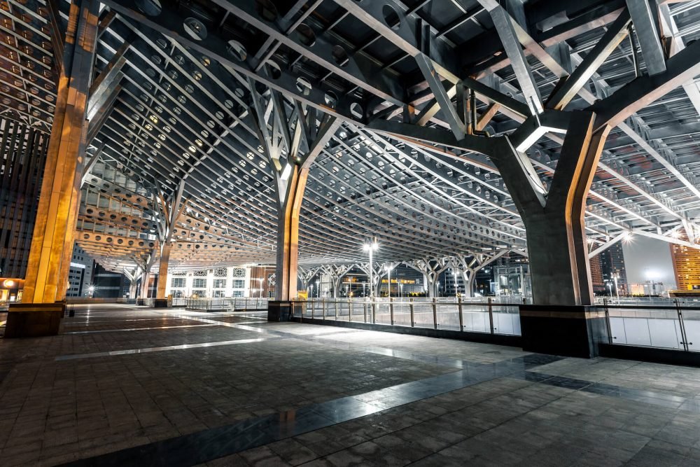 Edificio de oficinas exterior limpio en Mataró